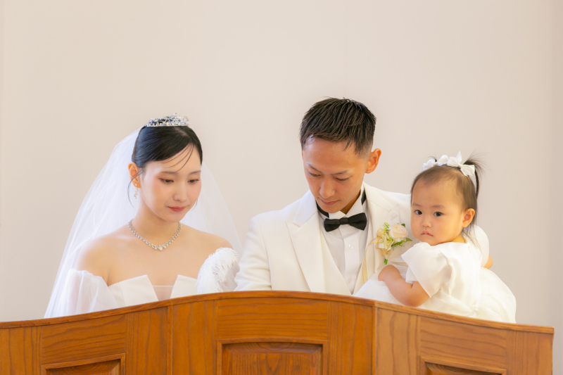 結婚証明書へサイン