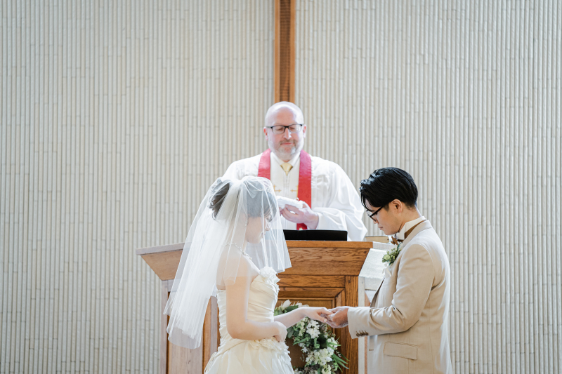 ゲスト様に見守られながら挙式♡