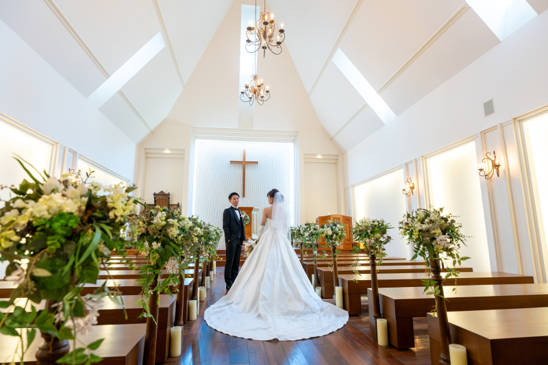 【平日限定*お好きな時期に撮影可能♪】チャペル・ガーデンなど結婚式場でフォト撮影◇選べるアートブーケ付き◆ドレス2着撮影