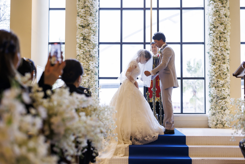 海を一望"オーシャンビューチャペル"で挙式