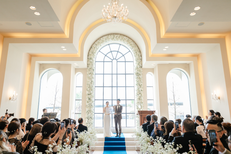 海を一望"オーシャンビューチャペル"で挙式