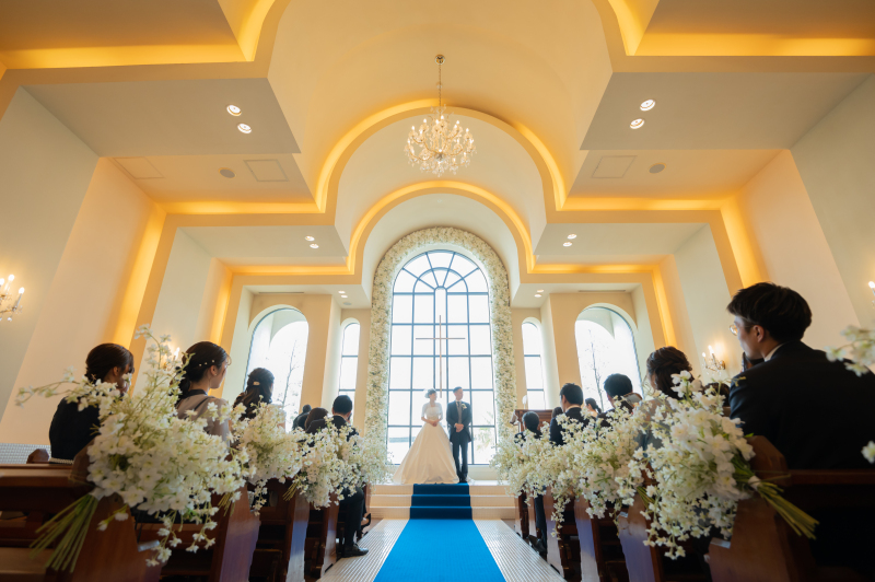 海を一望"オーシャンビューチャペル"で挙式