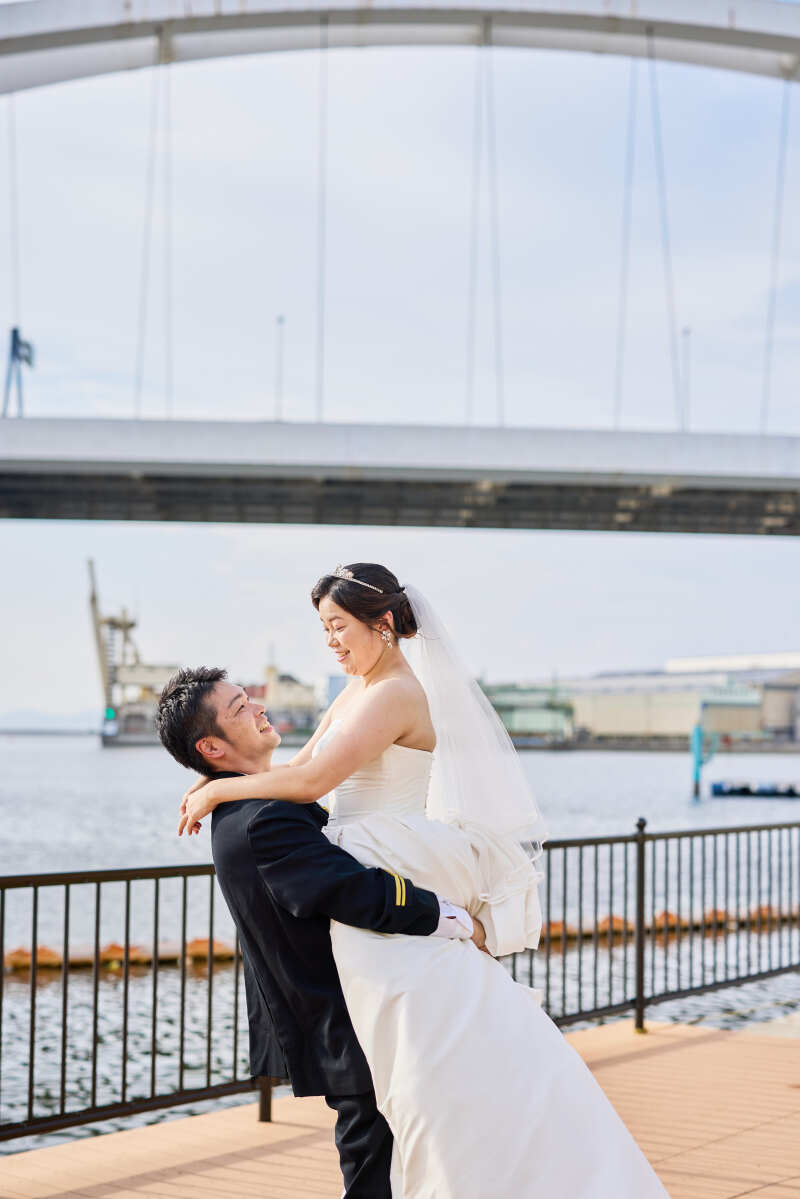 海辺で誓うふたりの愛