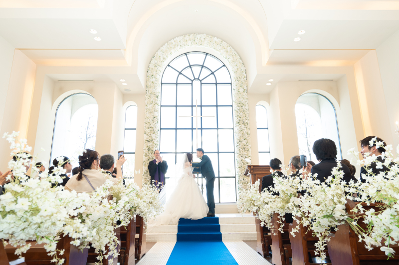 海を一望"オーシャンビューチャペル"で挙式