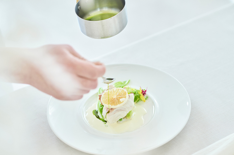 【フォト+ランチorディナー】ウェディングフォトの後は、ゆったりとお食事を愉しんで◇ドレス1着