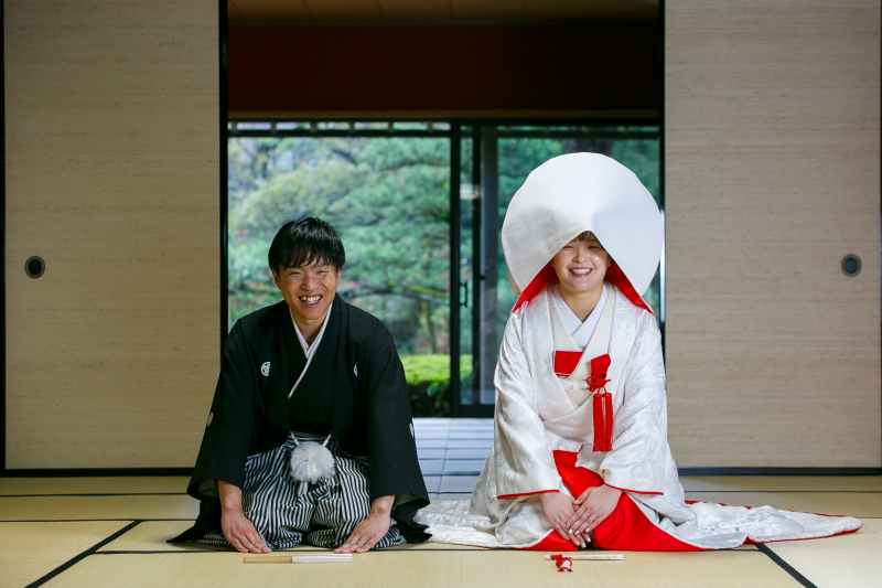 裏赤の冴える白無垢