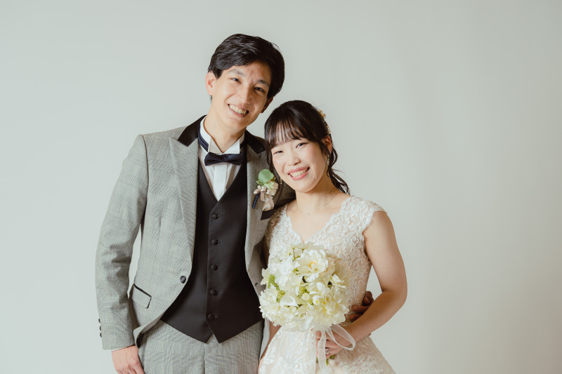 肩を寄せ合って