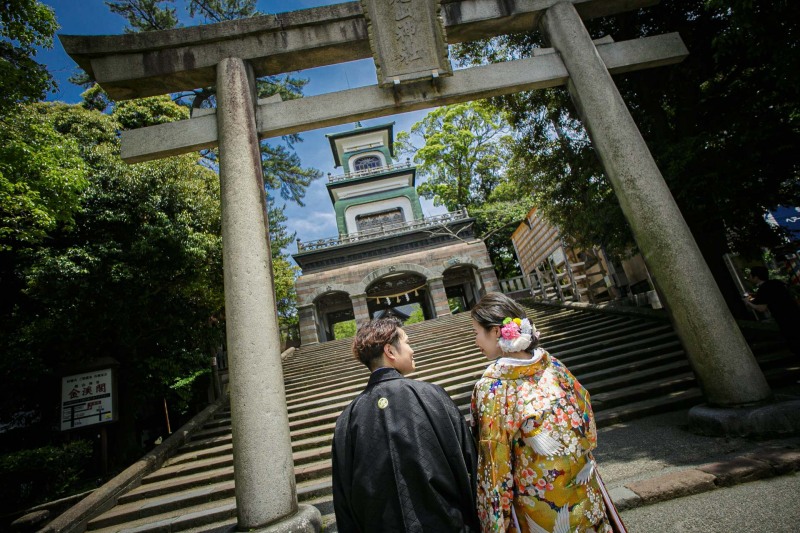 厳かな雰囲気の神社でも撮影