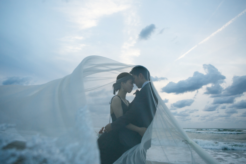 ベールに包まれて