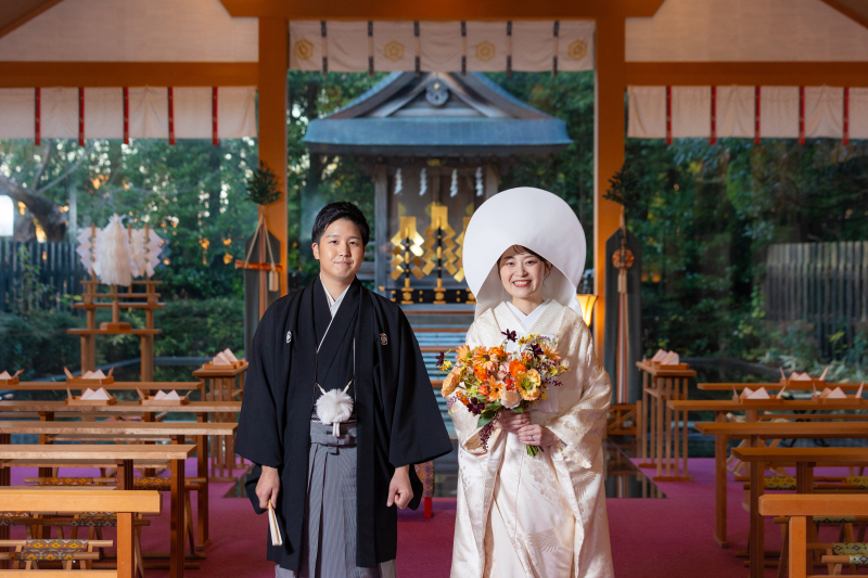 厳かな神殿で