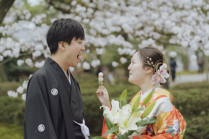 桜の下で、甘いひととき
