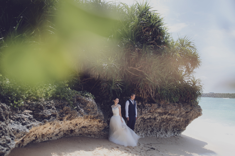 岩場でクールにかっこよく