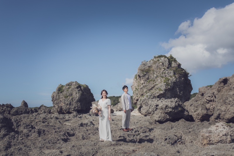 植物を抜けると岩へ