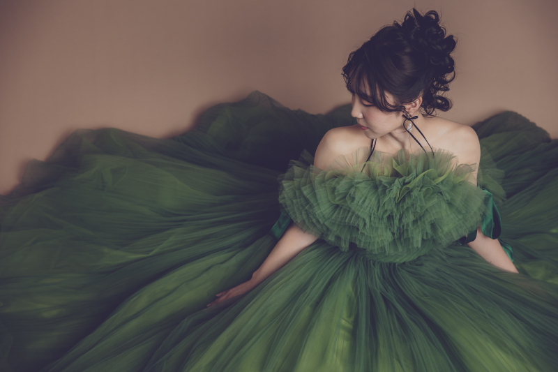 スタジオ撮影でしか着れないブランドドレス