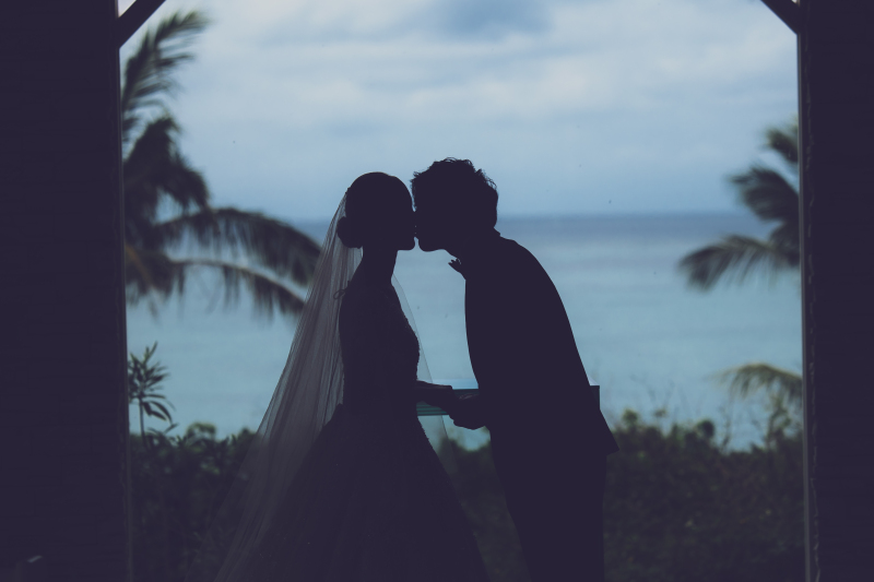 【ムーンビーチチャペル+ビーチ撮影PLAN】恩納村チャペル+読谷ビーチ/写真200カット以上/洋装1着