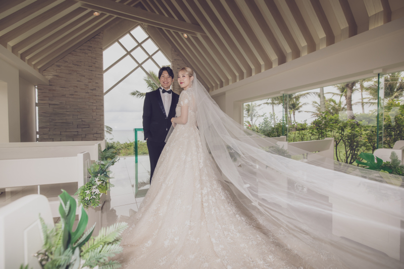 【ムーンビーチチャペル+ビーチ撮影PLAN】恩納村チャペル+読谷ビーチ/写真200カット以上/洋装1着