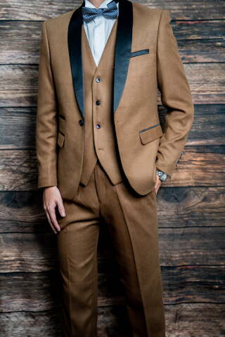 ダークブラウン