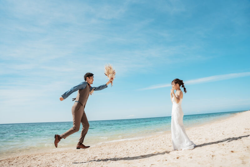 空飛ぶ新郎さん。