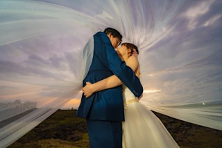 笑顔の素敵なカップルと夕暮れ撮影