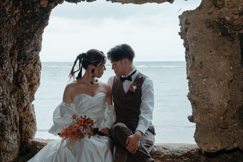 洞窟に開いた巨大な穴