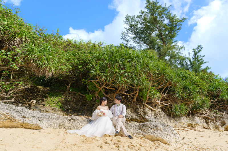 空の青さ、大地の力強さ、そして寄り添うふたり