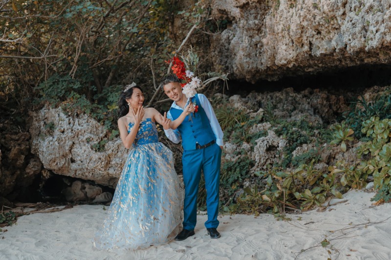 チラッと顔出し