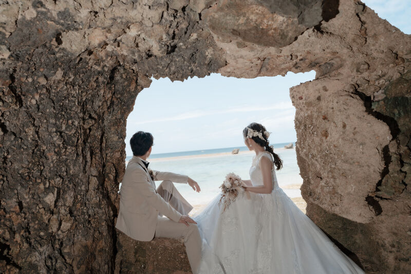 岩・緑・ビーチ