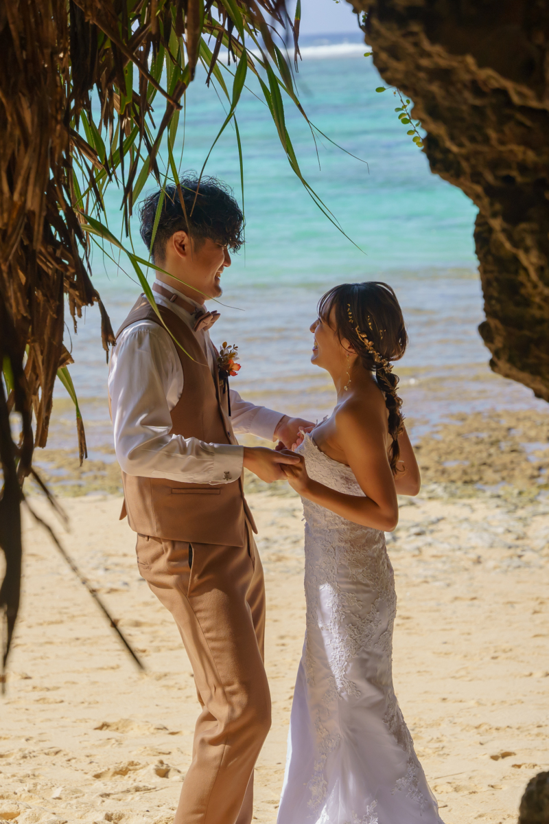 ビーチのふもとで