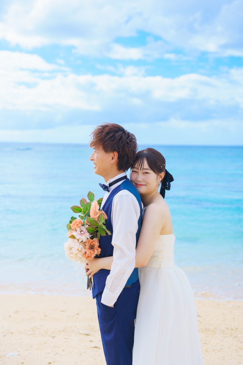 新婦さんからのバックハグ♡