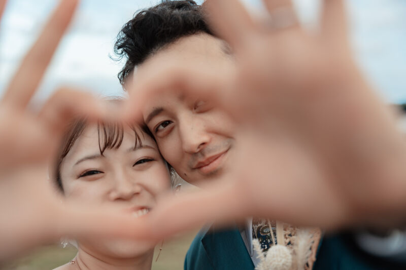 ハートのポーズで