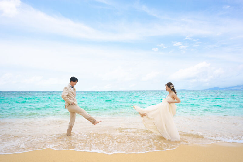 綺麗な海とお二人