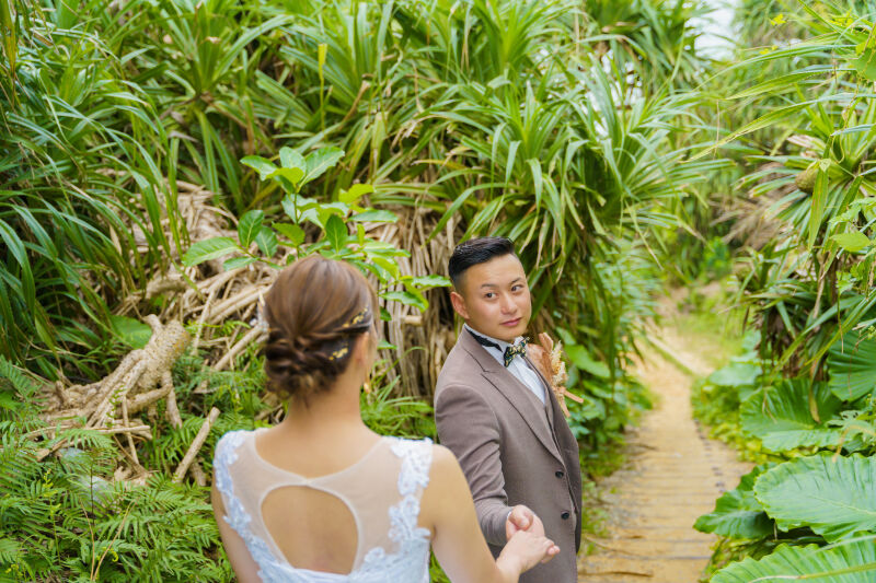 階段でエスコート