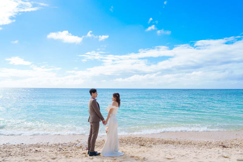 海辺でのウェディングフォト