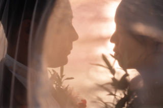 笑ったり、照れたり、全部ふたりらしさ。