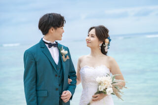 大人かわいい新郎新婦