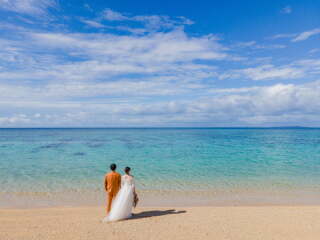 クールな新郎さんと可愛らしい新婦さん