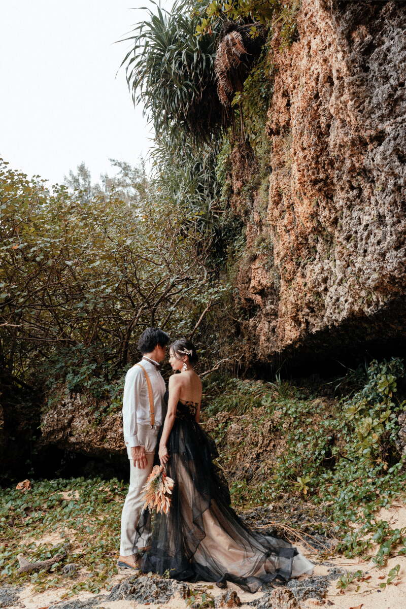 感情を隠す、静かなポートレート