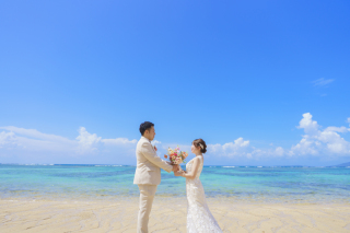 輝く青い海