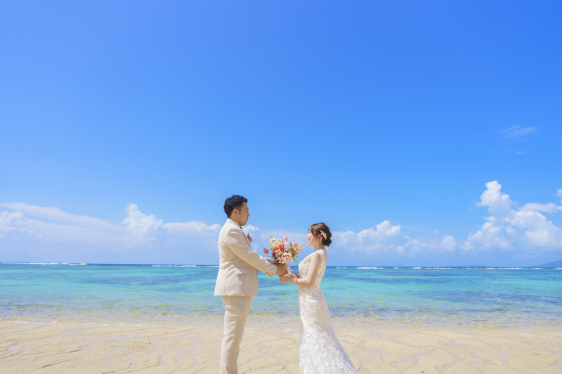 輝く青い海