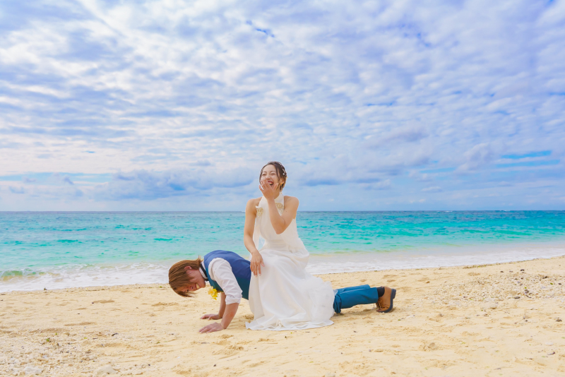 尻に敷かれる新郎さん...笑