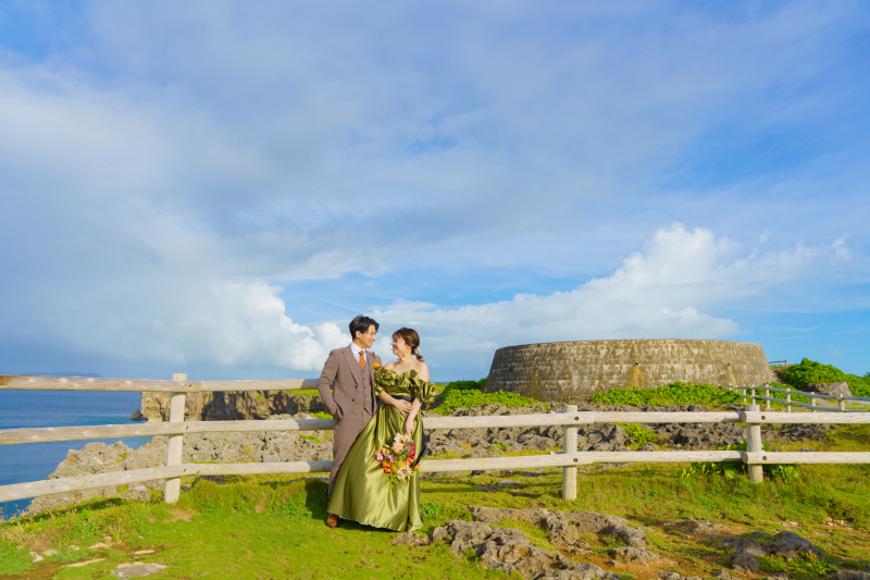 岬に広がる草原に、風がふわりと吹き抜ける
