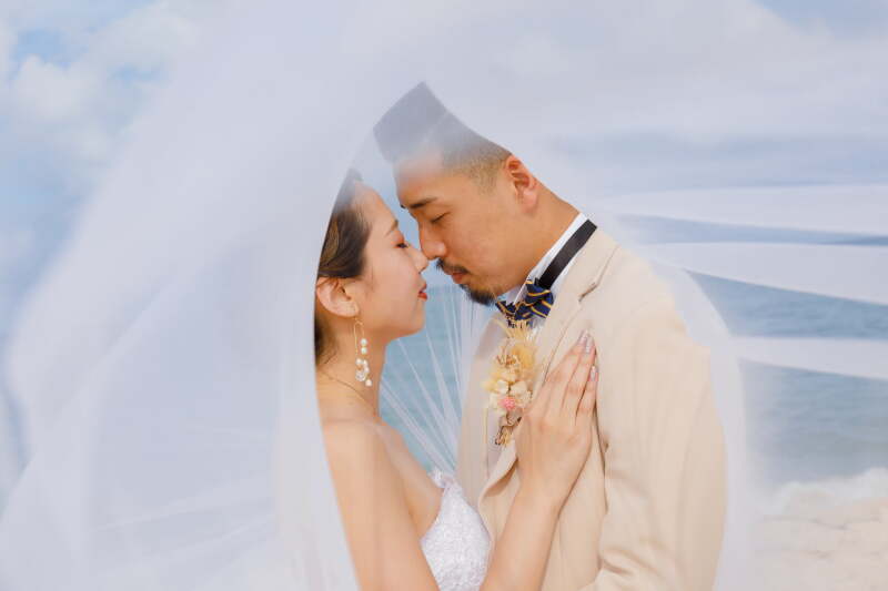 包み込まれる二人