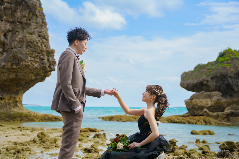 手を取り・・・