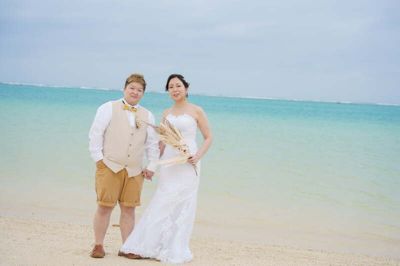 手を繋いでにっこり