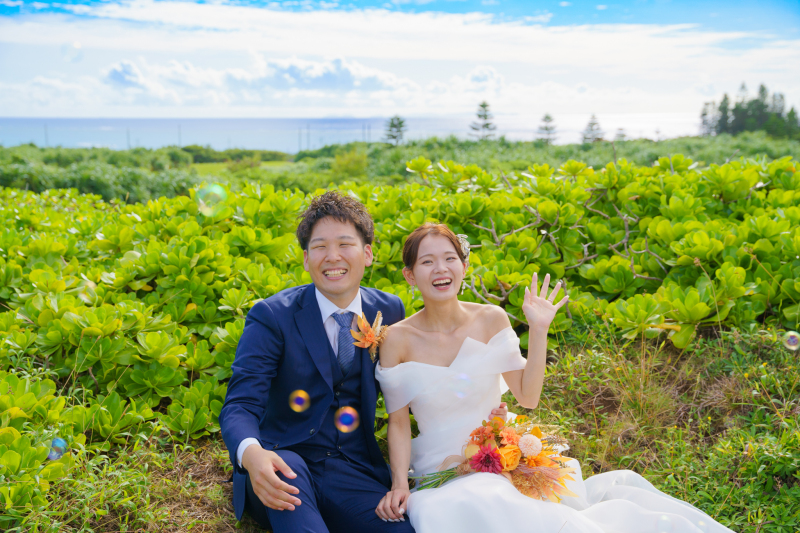 風とシャボン玉に包まれて、草原でひとやすみ