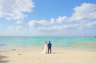 綺麗な海と新郎新婦♡