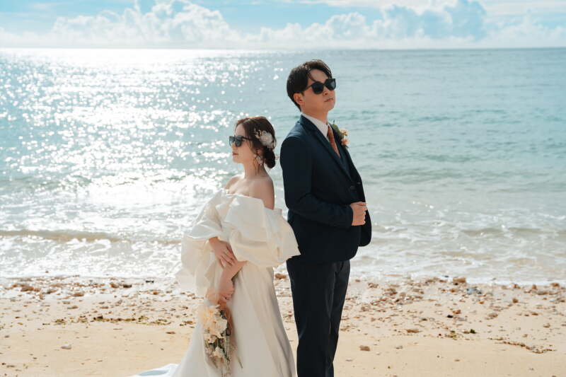 背中あわせでクールにきめちゃいましょ!