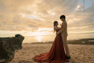 ロケーションに合わせたイメージチェンジでお二人の魅力を引き出す