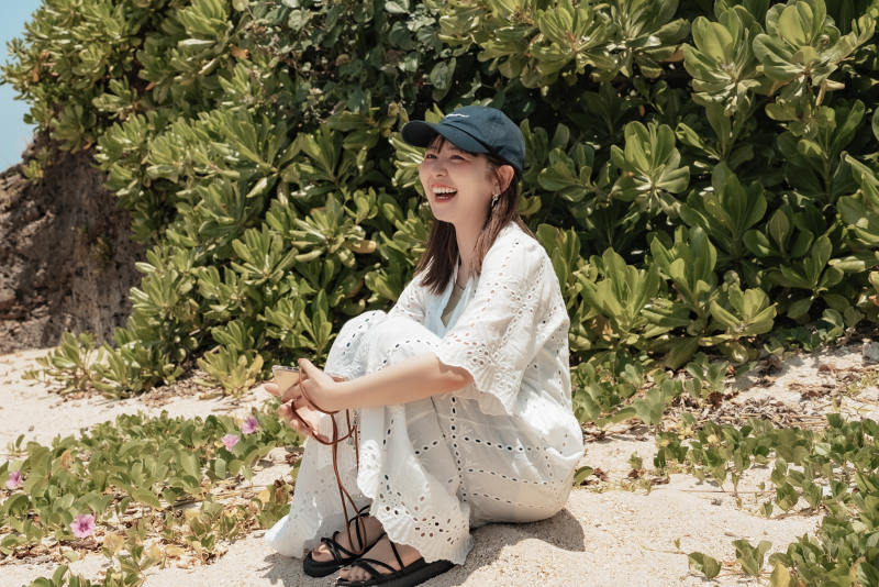 ファミリープランに同行し、新郎新婦様のお二人写しの際、可愛いお子様と安全に楽しく過ごします♪ 自身も一児のママで、子どもと遊ぶことが大好きです♡