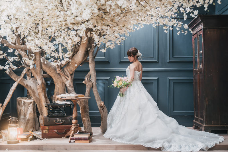 バックスタイルも華やかに♪